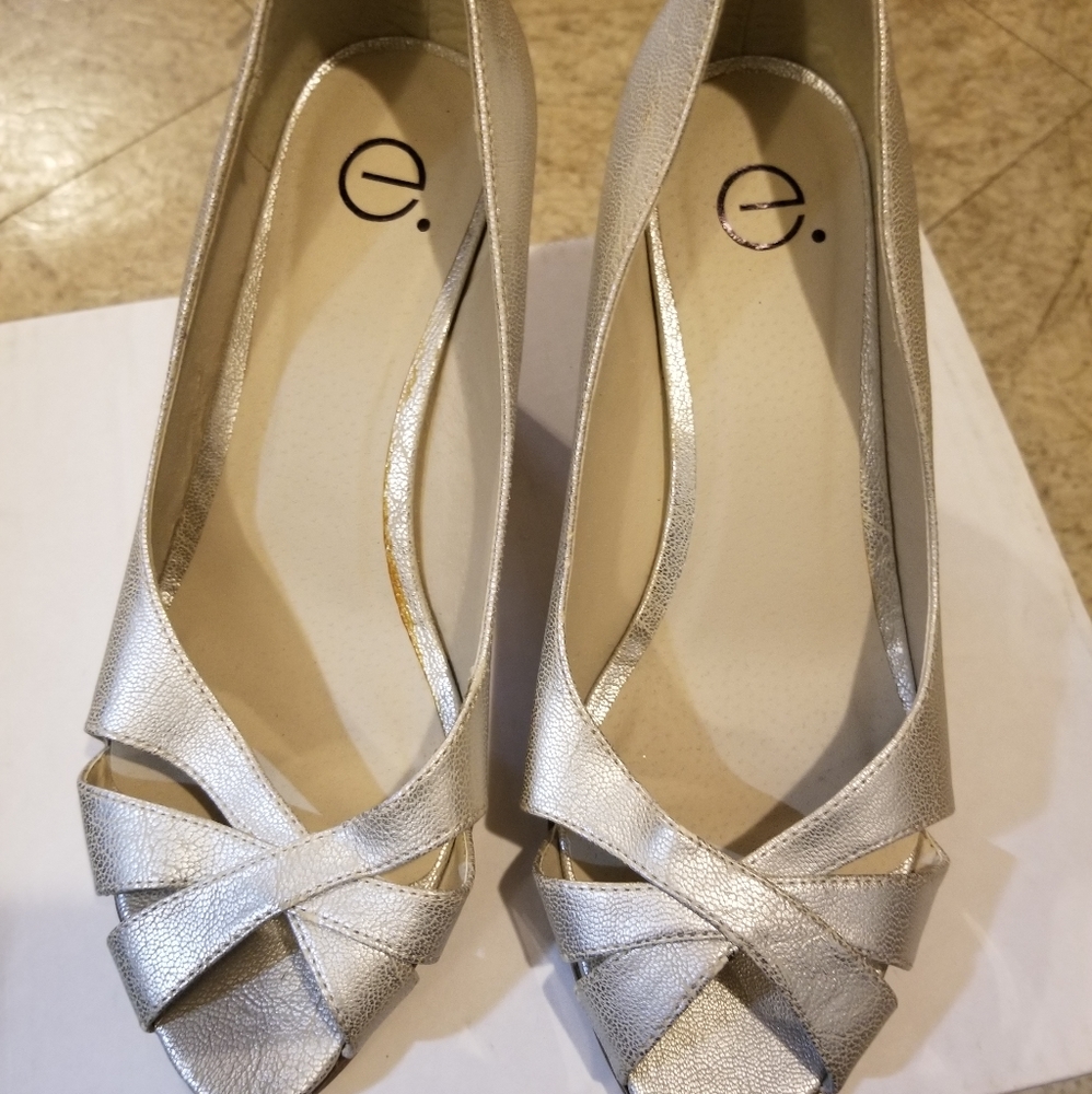 Open toe shoe